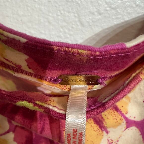 Free People Pink Combo Give Me More Floral Top Sz M NWT - Picture 5 of 13